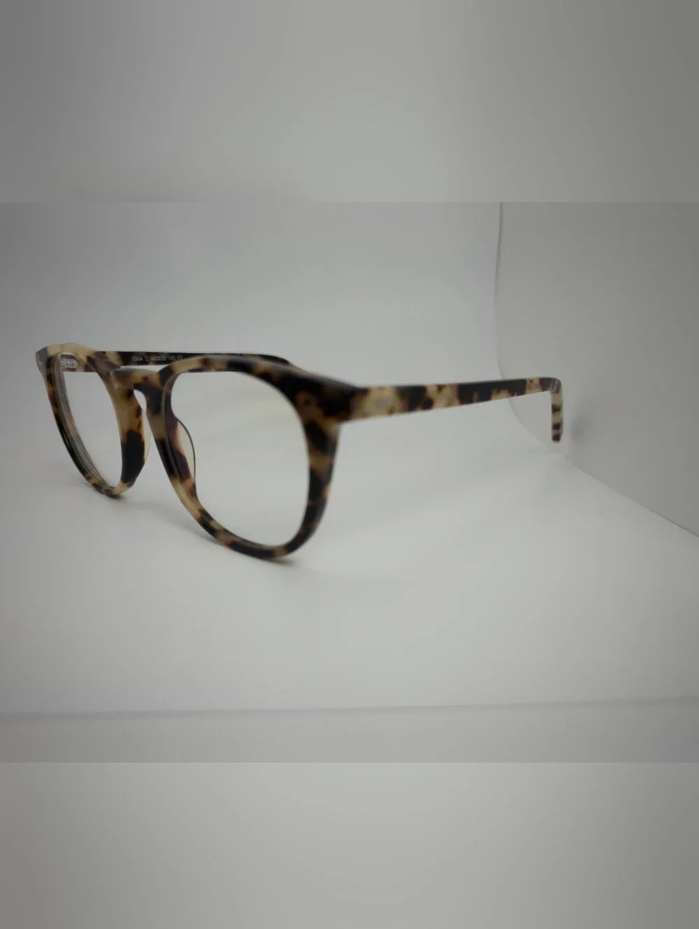 Ona. RFLKT. Tortoiseshell Round Eyeglass Frames. Beige/Brown/Maroon.